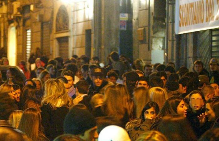 Nápoles, robo en el tráfico de la vida nocturna de Chiaia: joven sin antecedentes penales detenido