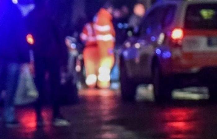 Choque entre dos autos y una scooter, un hombre de 34 años pierde la vida
