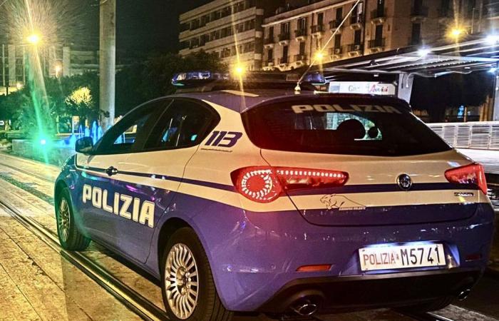 Messina: prende fuego al escaparate de un bar y huye en una moto robada. Detenido un joven de 18 años