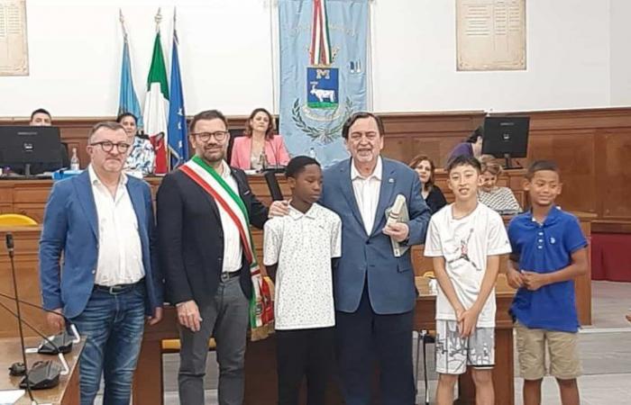 Delogios del Ayuntamiento de Matera a Dante Maffia, Cristina Garzone y Filippo Gravina