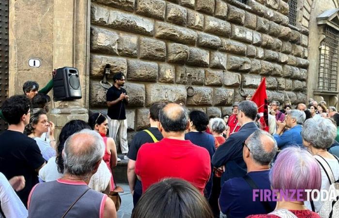 Un centenar de personas en Florencia para recordar a Satnam Singh y decir basta a la explotación