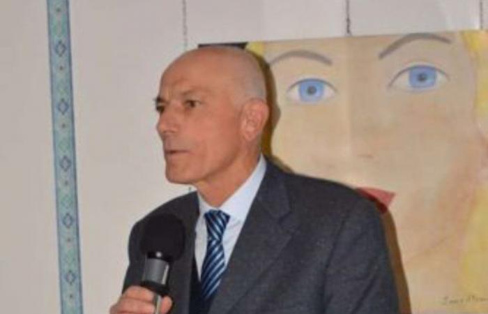 “Pequeñas chispas”, la denuncia social en la nueva colección poética de Giovanni Di Lena presentada en Matera