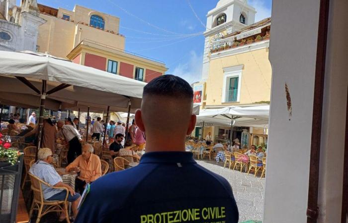 Capri sin agua, que pasó. Se han bloqueado las llegadas de turistas sin reserva de hotel. «Emergencia nunca antes vista»