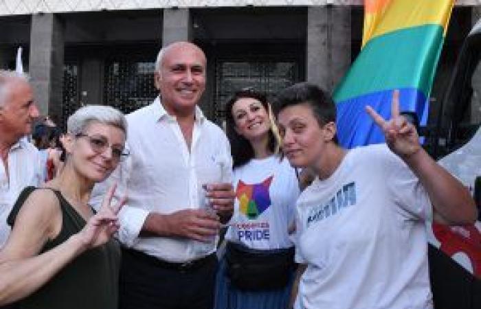 Cosenza Pride 2024: discurso del alcalde Caruso en Piazza dei Bruzi