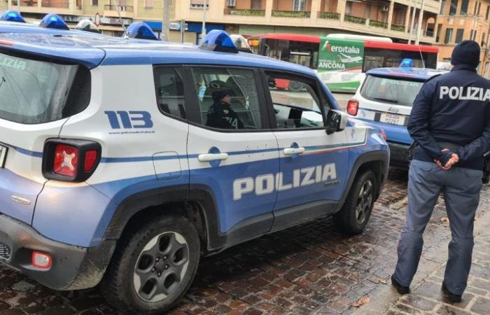 Ancona, impactante robo en el centro: anciano asaltado mientras estaba sentado en un banco – Noticias Ancona-Osimo – CentroPagina