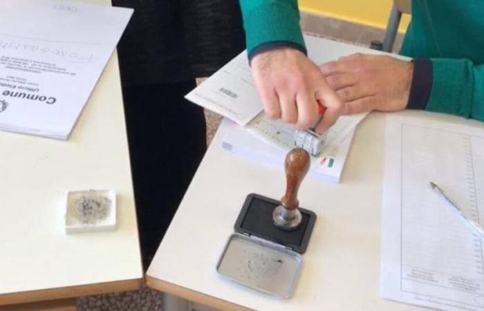 Votación en Bari, colegios electorales abiertos hasta las 23 horas (lunes de 7 a 15 horas)