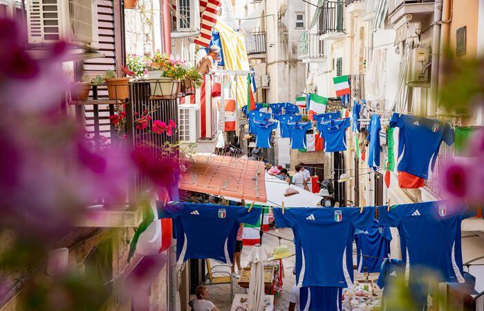 Euro 2024: camisetas azules en la calle Orecchiette de Bari – Campeonato de Europa 2024
