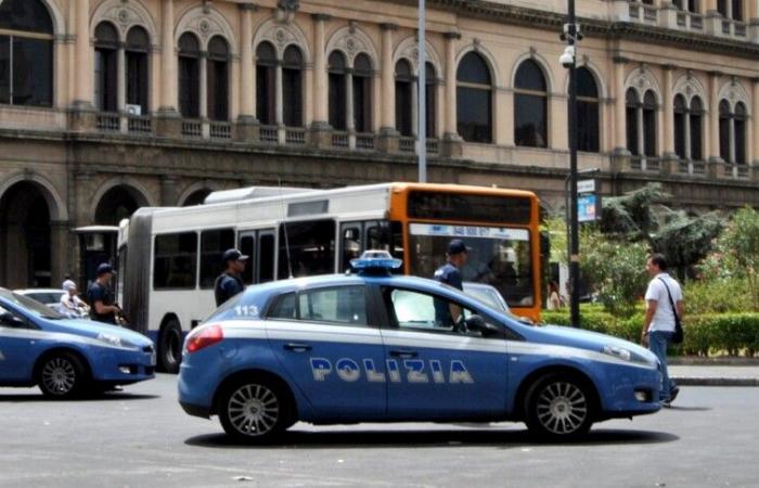 Palermo, ladrón acrobático roba una canaleta de cobre en el centro histórico