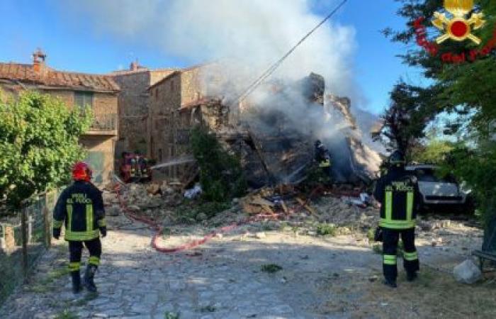 Fuga de gas, edificio explota. mujer quemada