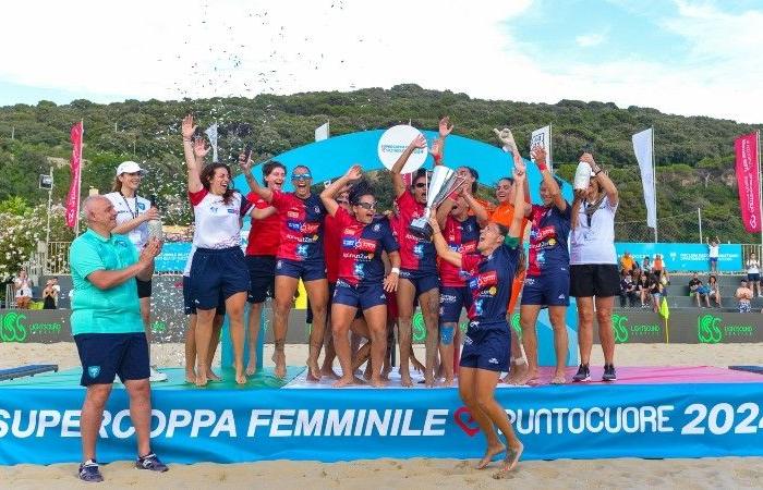 Fútbol playa femenino: gran celebración para el Cagliari que levanta la Supercopa