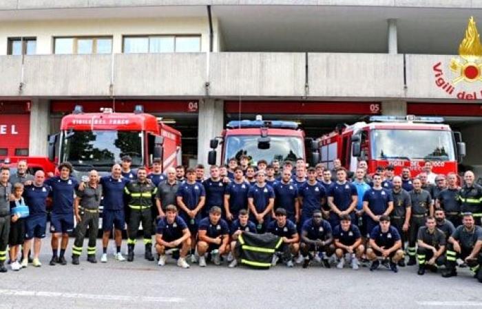 Rugby, la selección sub 20 recibe lecciones de los bomberos de Treviso: