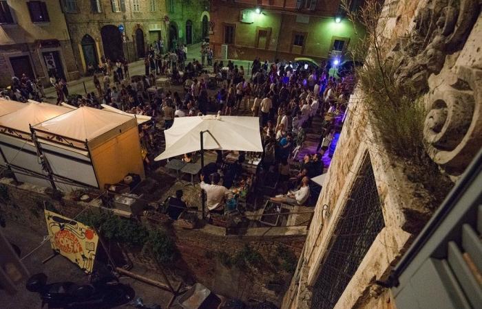 La “marcha de las mil copas” llega al Borgo Sant’Angelo de Perugia