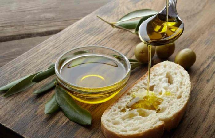 Aceite de oliva, el precio bajará a la mitad a partir de julio: el Gobierno ya lo ha decidido | Eliminación del IVA para quienes viven aquí