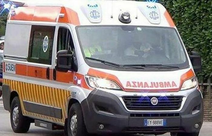 Accidente en Ponte di Piave, un hombre de 49 años se sale de la carretera con su moto y choca: ​​es muy grave