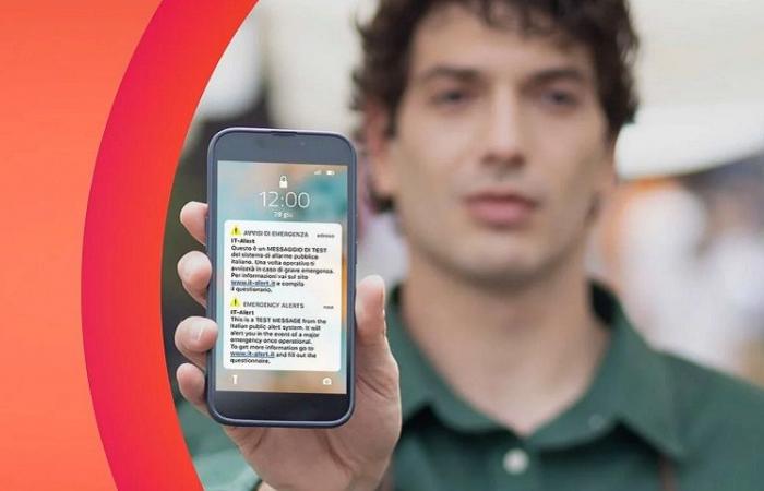 Alerta informática, nuevas pruebas en Lombardía: por qué, dónde y cuándo sonará la alarma en los móviles
