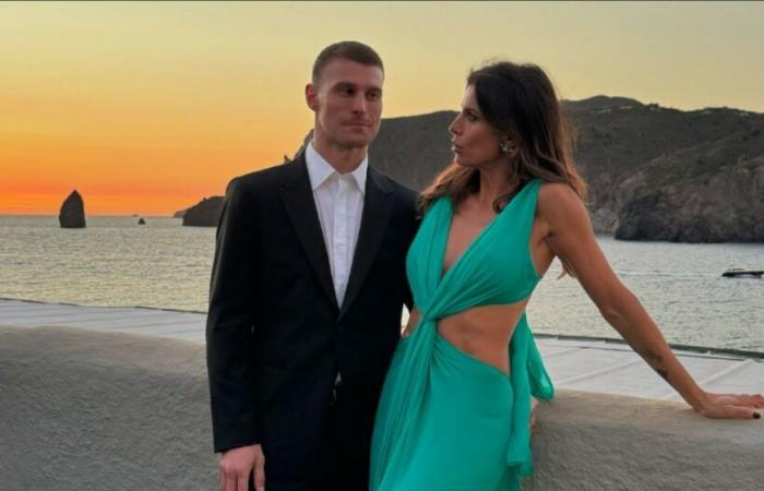 Elisabetta Canalis elige la boda de Leotta para hacer su primer ‘debut en sociedad’ real con su nuevo socio Georgian Cimpeanu: ver – Gossip.it