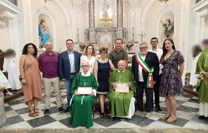Concesión de ciudadanía honoraria al Padre Carlo Fadale y al Padre Alfredo Damiano Cingolani, ceremonia ayer en la Iglesia Matriz