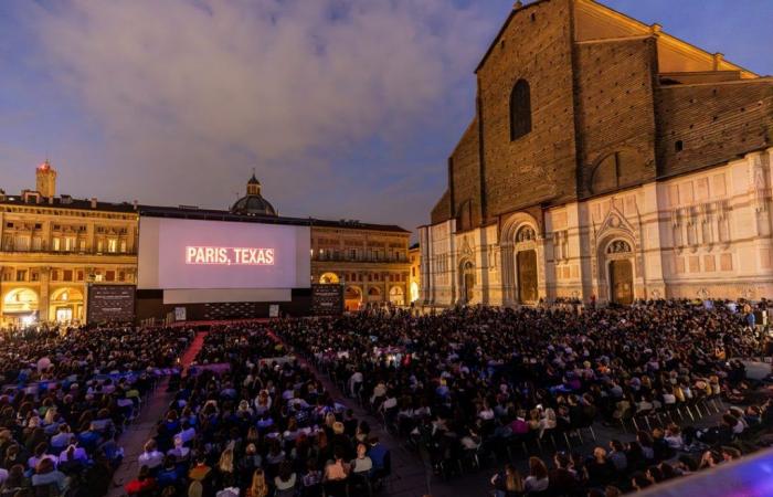 Il Cinema Ritrovato 2024, día 2 – Kubrick, Mann y la dulzura de París, Texas en Piazza Maggiore
