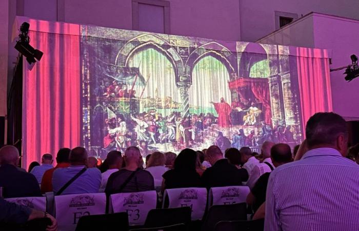 Teatro a corte 2024, éxito también de “Il Focolare” en Loreto. Vídeos y fotos