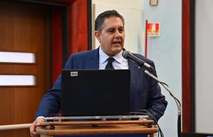 Investigación de Liguria, cumbre en casa de Toti, el gobernador confirma que no dimitirá