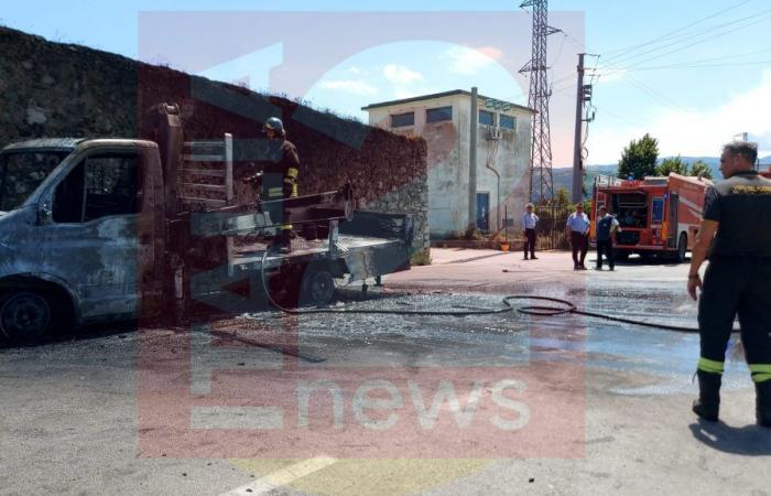Incendio en Padula: se incendia una furgoneta de construcción. La intervención de los Bomberos