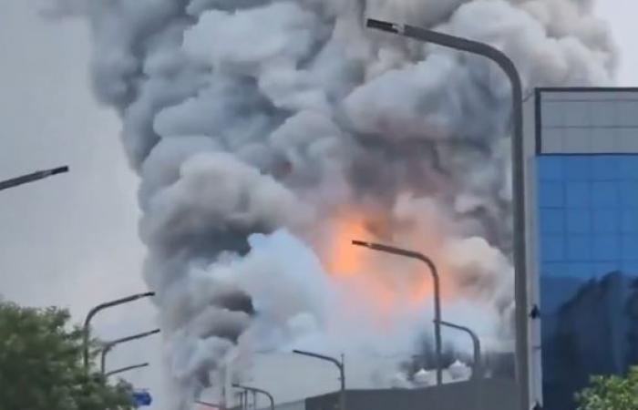 Incendio en fábrica de baterías de litio en Corea del Sur deja al menos 22 muertos