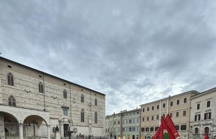En Perugia, fiesta en la plaza bajo la lluvia para la alcaldesa Vittoria Ferdinandi