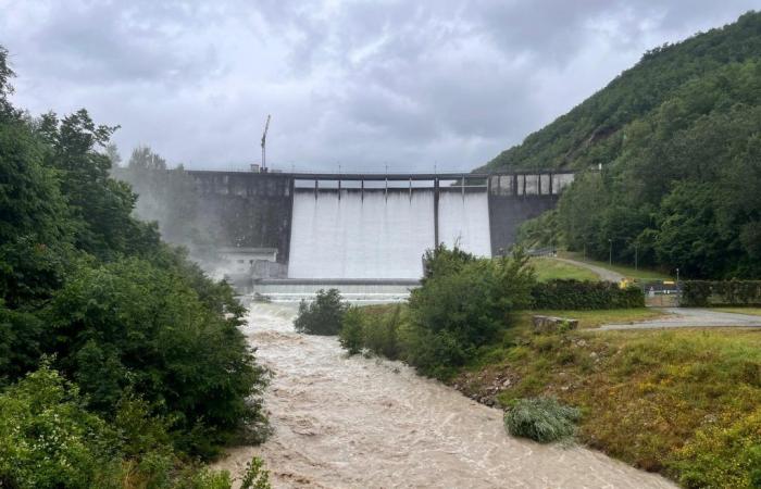 Aguacero nocturno: alerta Arda, la presa de Mignano ha comenzado a desbordarse