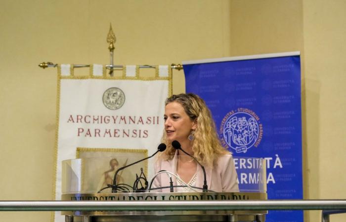 la profesora de la Universidad de Parma Chiara Dall’Asta “Profesora honoraria” en la Queen’s University de Belfast –