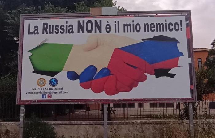 Carteles prorrusos de Verona a Donetsk: la mano de la propaganda de Putin detrás de la iniciativa