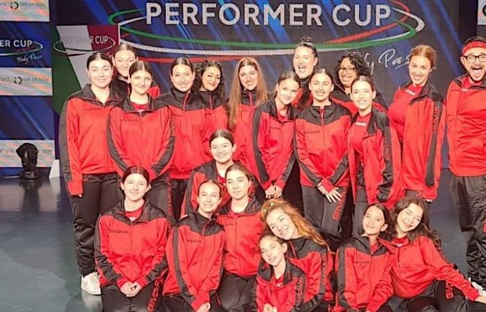 Las chicas de Danzamania en Rai 2 en la Performer Cup • Elbapress