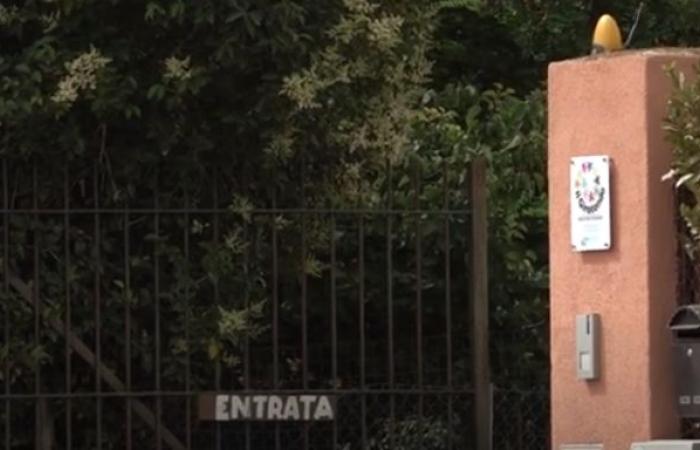 Fiumicino, padres excluidos de la convocatoria de guardería de verano. “Pedimos los mismos derechos que quienes van a elecciones municipales” (VIDEO)
