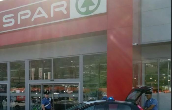Roba la caja registradora del supermercado, secuestrada por un marroquí en Ragusa Ragusa