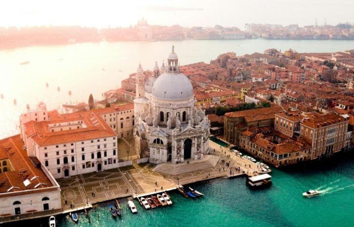 AMP-Venecia, el billete se paga bien pero el problema del exceso de turismo persiste