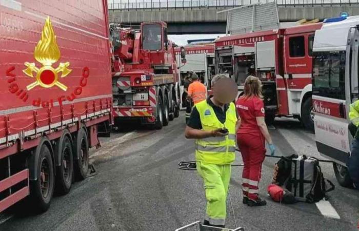 Turín, colisión en cadena entre camiones articulados en la A4, autopista bloqueada y colas de un kilómetro