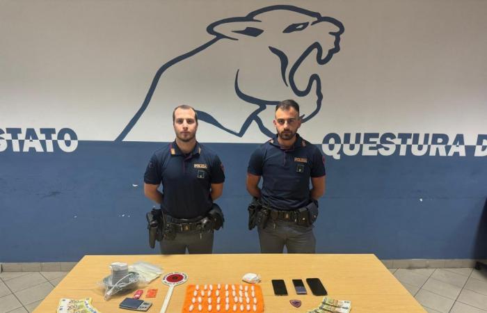 Turín: encontrado con medio kilo de cocaína, incluidas dosis listas para la venta, arrestado – Jefatura de Policía de Turín