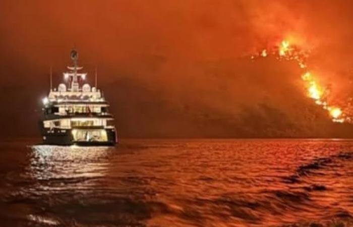 Grave incendio en una isla griega por fuegos artificiales desde un superyate