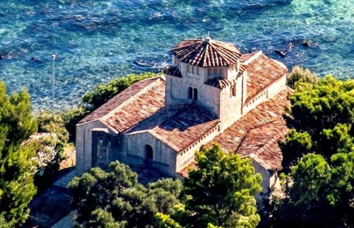 Portonovo, la reapertura de la romántica iglesia a dos pasos del mar el lunes 1 de julio