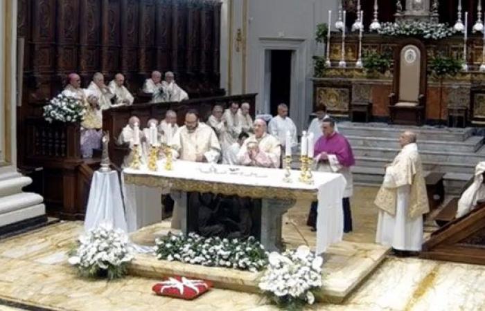 San Juan Bautista es el único santo cuyas 2 solemnidades se celebran en Ragusa con la natividad y el martirio.