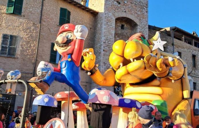 El Carnaval de verano de Sant’Eraclio se ilumina entre confeti y serpentinas