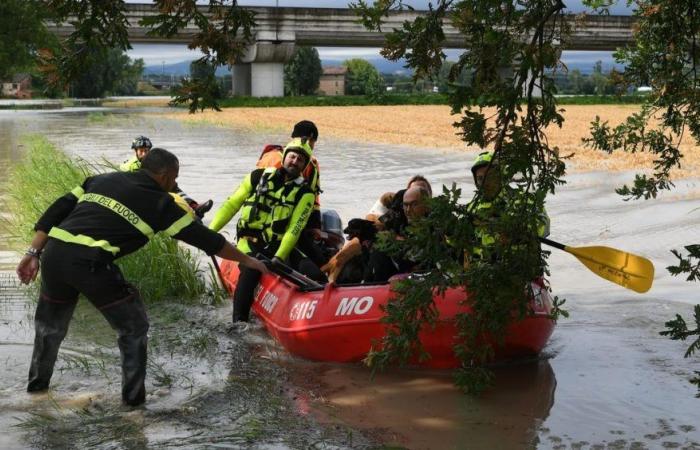 Deslizamientos de tierra e inundaciones en Emilia Romagna, las crecidas de los ríos dan miedo. Sigue la transmisión en vivo