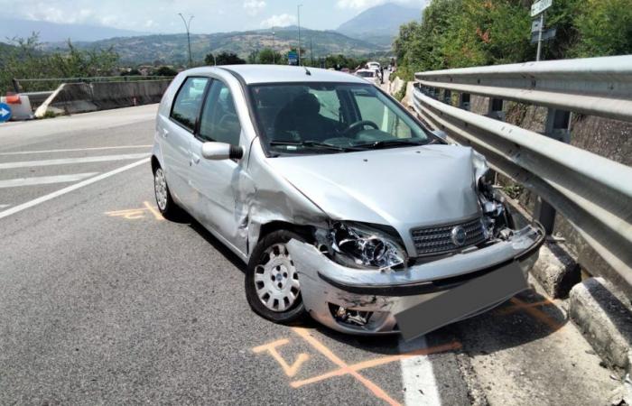 Colisión entre dos coches en Benevento, 78 años con código rojo