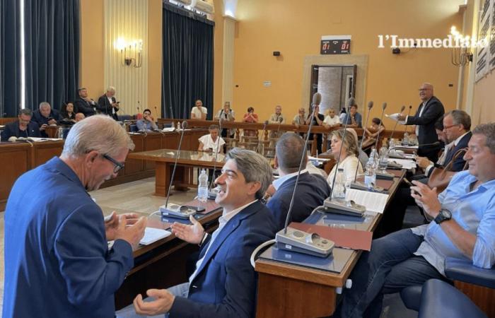 Municipio de Foggia, chispas en las aulas en los consejos de administración de las filiales. Críticas e ironía de la oposición