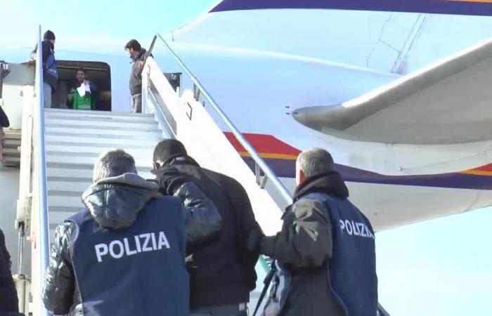 Preso peligroso repatriado a Sri Lanka – Escoltado por la Policía Estatal a su país de origen – Jefatura de Policía de Vicenza