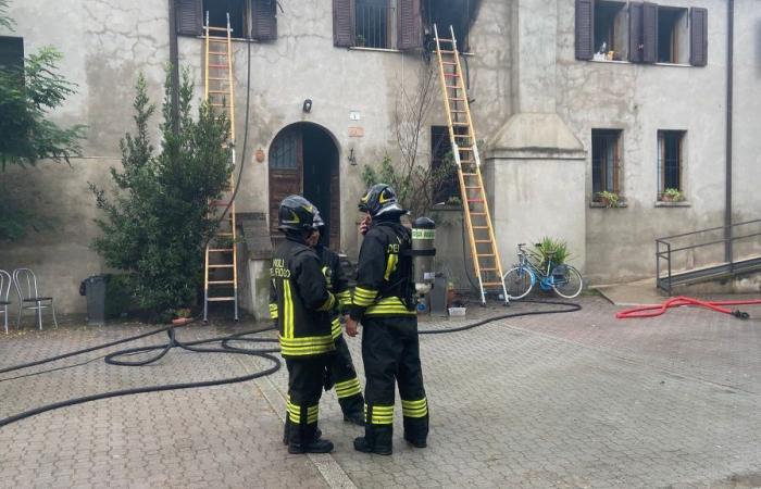Incendio en Salvatónica. Estable bajo incautación, los bomberos están investigando