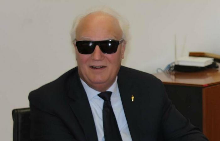 Taxi en Monza: la desventura del ciego Stilla acaba en la comisaría