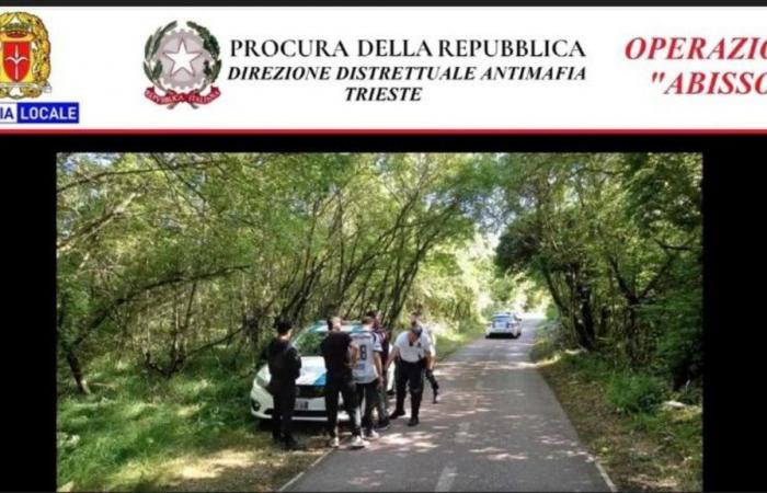 Transeúntes captados por cámaras trampa en Trieste: llevaban a los inmigrantes por el carril bici/peatonal Orlek-Trebiciano