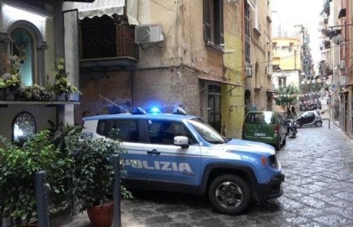 Nápoles, disparos en el centro histórico durante la noche. Dos personas sin antecedentes penales resultaron heridas, una corre peligro de morir en el hospital