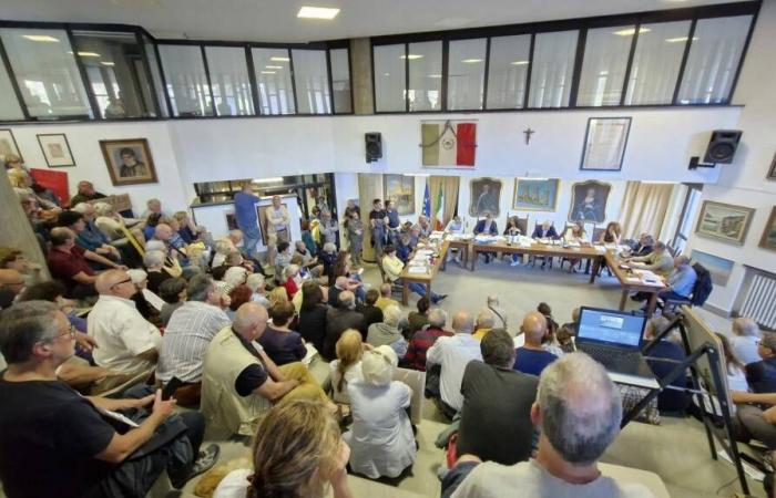 Porto Venere, insiste el concejal Sacconi: dos preguntas para saber más sobre la demolición del edificio de Carlo Alberto y la constitución de un partido civil