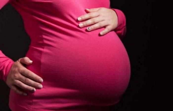 Gasparri propone una renta por maternidad: 1.000 euros para las que no aborten